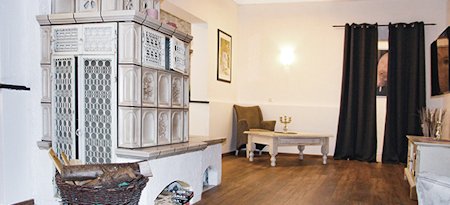 Salon mit Kachelofen