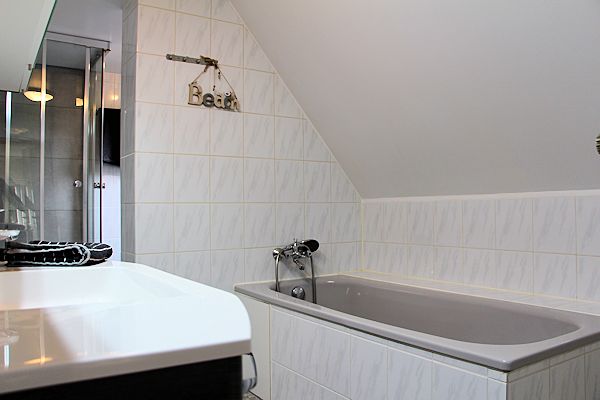 Modernes Badezimmer