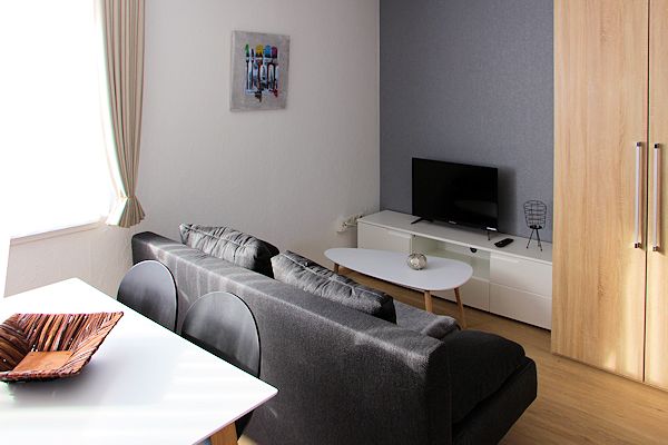 Wohnbereich mit Wintergartenaussicht